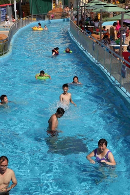 Kolam Renang Berminyak Raksasa Peralatan Taman Air Komersial Untuk Keluarga
