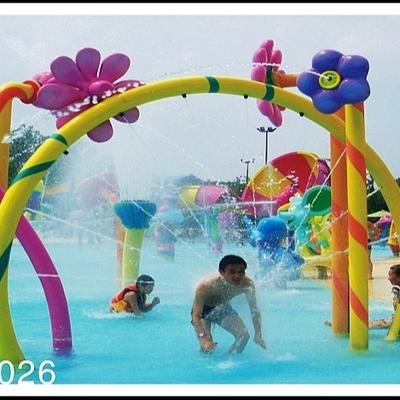 Kolam keluarga hiburan semprot melengkung pintu, Aqua Park peralatan untuk 5-10 orang