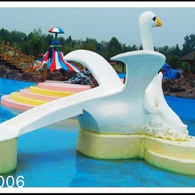 Anak Kartun Kecil Swan Fiberglass Air Renang Slides Untuk Aqua Park / Kolam Renang