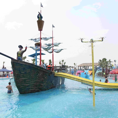 Besar Holiday Resort Fiberglass Pirate Ship Untuk Hiburan Air Taman, 19 * 13,6 * 9m