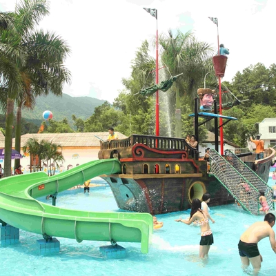 Peralatan fiberglass Aqua bermain di taman air, kapal bajak laut anak-anak seluncuran air