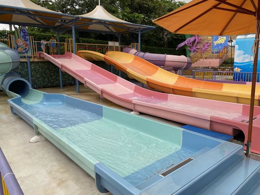 Fiberglass Kids Water Slide dengan Dukungan Baja Galvanis dan Ketinggian yang Dapat Dikustomisasi untuk Hiburan Kolam Renang Luar Ruang