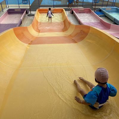 Fiberglass Kids Water Slide dengan Dukungan Baja Galvanis dan Ketinggian yang Dapat Dikustomisasi untuk Hiburan Kolam Renang Luar Ruang