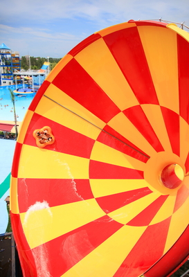 Seluncuran Fiberglass Air Super Tornado Untuk Kolam Desain Peralatan Vison Waterparks