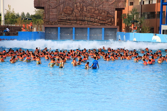 Artificial Big Surfing Tsunami Samudera Air Wave Pool dengan Waves Park Vacuum 3 meter tinggi
