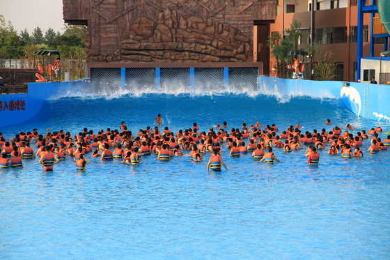 Artificial Big Surfing Tsunami Samudera Air Wave Pool dengan Waves Park Vacuum 3 meter tinggi
