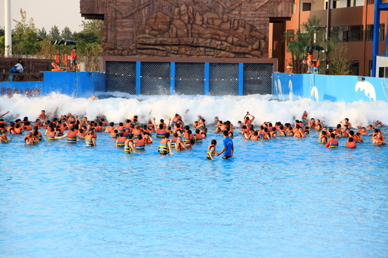Artificial Big Surfing Tsunami Samudera Air Wave Pool dengan Waves Park Vacuum 3 meter tinggi