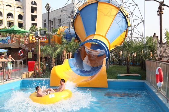 Indoor / Outdoor Komersial Fiberglass Water Slide Park Of Medium Tornado Air naik
