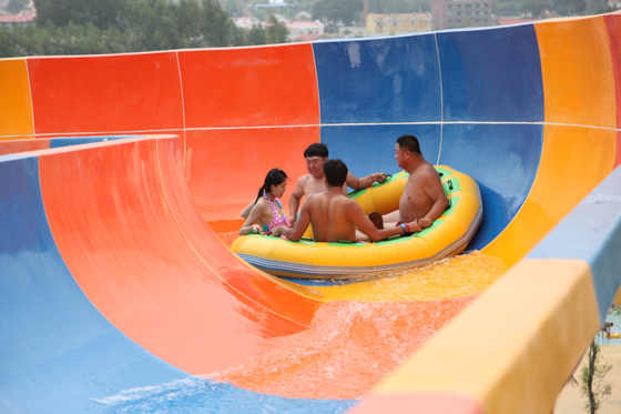 Colorful atas Ground Fiberglass Air Slide, Slide Fiberglass Renang untuk Giant Water Park