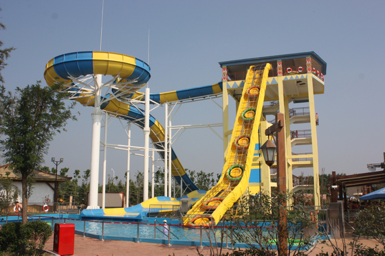 Menarik Holiday Resort Kombinasi Spiral Water Slides untuk Kolam Renang