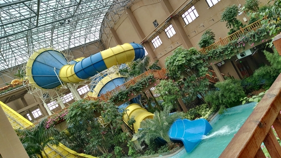 Lucu Fiberglass Air Slides Tinggi 16m Tantrum Lembah Kapasitas 480 Riders / h untuk Water Park