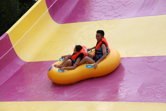 Outdoor Custom Water Slides Amusement Park Boomerang Aqua Slide Untuk 2 Orang