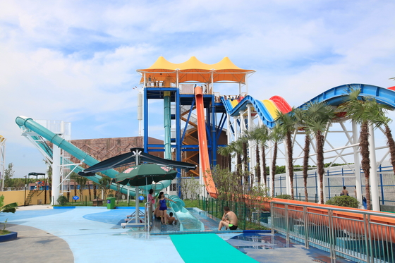 Seluncur Air Fiberglass Vison Aqua Loop untuk Taman Hiburan