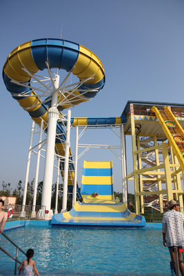 Tingkatkan Taman Air Anda dengan Slide Air Serat Kaca yang awet untuk Bersepeda Boomerang yang Menyenangkan
