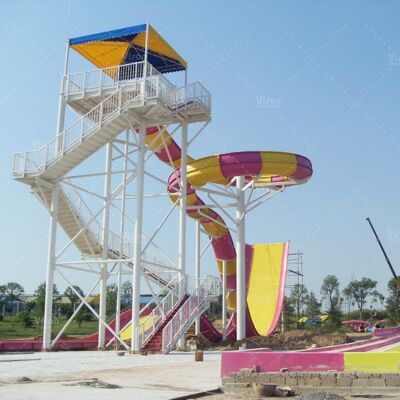 Slide air boomerang serat kaca tahan lama dengan ketinggian 18,75m dan kapasitas 1080 pengendara / jam untuk taman air