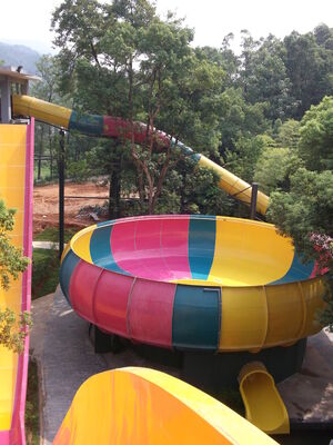 Peralatan taman air yang tahan lama dengan desain slide Super Bowl dengan dukungan stainless steel dan pilihan warna yang disesuaikan