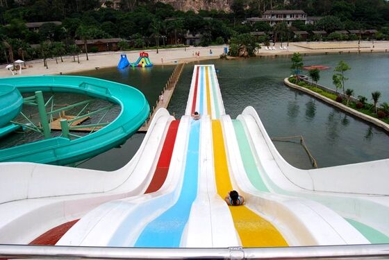 Slide Air Pelangi Multi-Lane untuk Taman Air. Slide Balap Mat 4-Lane. Produsen Slide Pelangi Serat Kaca Sejak 1994