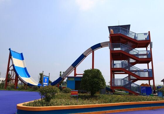 Seluncuran air U-Turn 2 Orang dengan Sensasi Wall-Ride 13m, Kapasitas 480 pengendara/jam, dan Jejak Kaki Kompak 21x58m