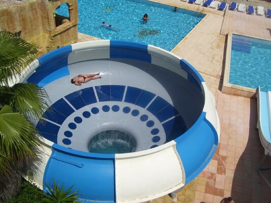 Space Bowl Water Slide dengan Ketinggian Platform 10,65m, Kapasitas 180 orang, dan Hot-dip Galvanized Steel Structure