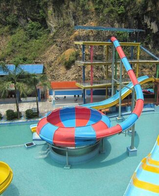 Space Bowl Water Slide dengan Ketinggian Platform 10,65m, Kapasitas 180 orang, dan Hot-dip Galvanized Steel Structure