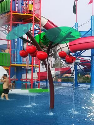 Peralatan Bermain Air Anak-Anak dengan Struktur Baja Galvanis Celup Panas, Seluncuran Fiberglass Tahan Korosi, dan Desain Keamanan Air Dangkal