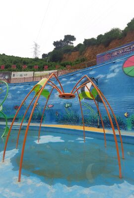 Peralatan Bermain Air Anak-Anak dengan Struktur Baja Galvanis Celup Panas, Seluncuran Fiberglass Tahan Korosi, dan Desain Keamanan Air Dangkal