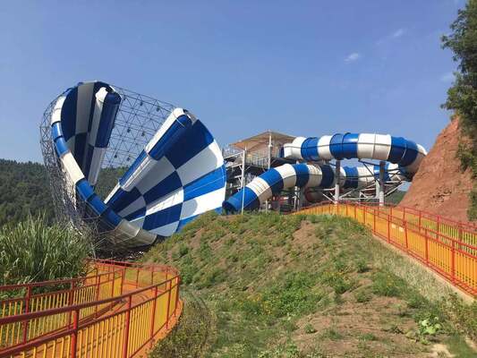Abyss Slide AB-01 Fiberglass Water Slide dengan 4 orang Clover Raft dan 18m Diameter Horn Body dari 15m Platform